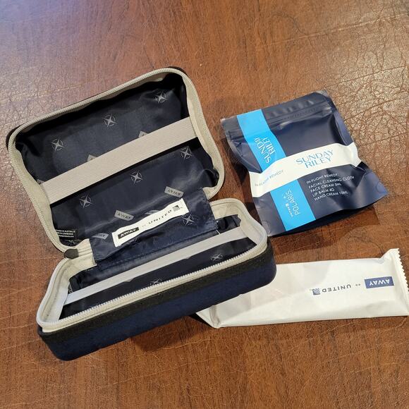 AWAY Travel The Mini Suitcase Toiletry Case United Polaris Amenity Kit Pouch - Picture 4 of 8